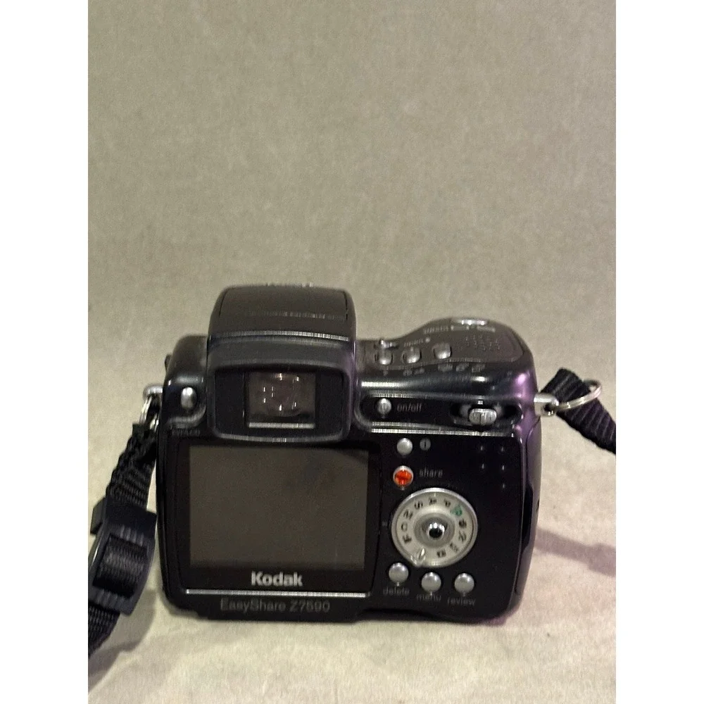 Kodak EasyShare Z7590 Digital Camera 5.0MP 10x Zoom Schneider-Kreuznach Black